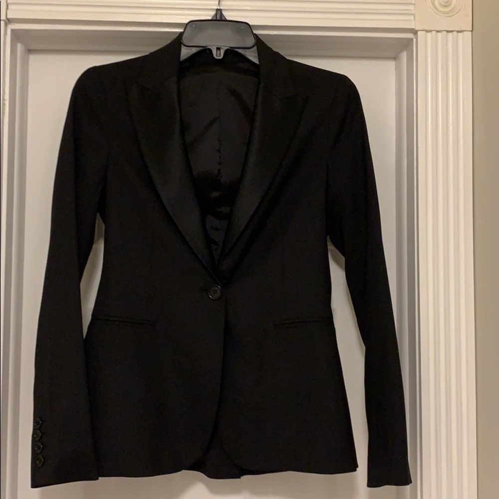 Black size 0 theory blazer
